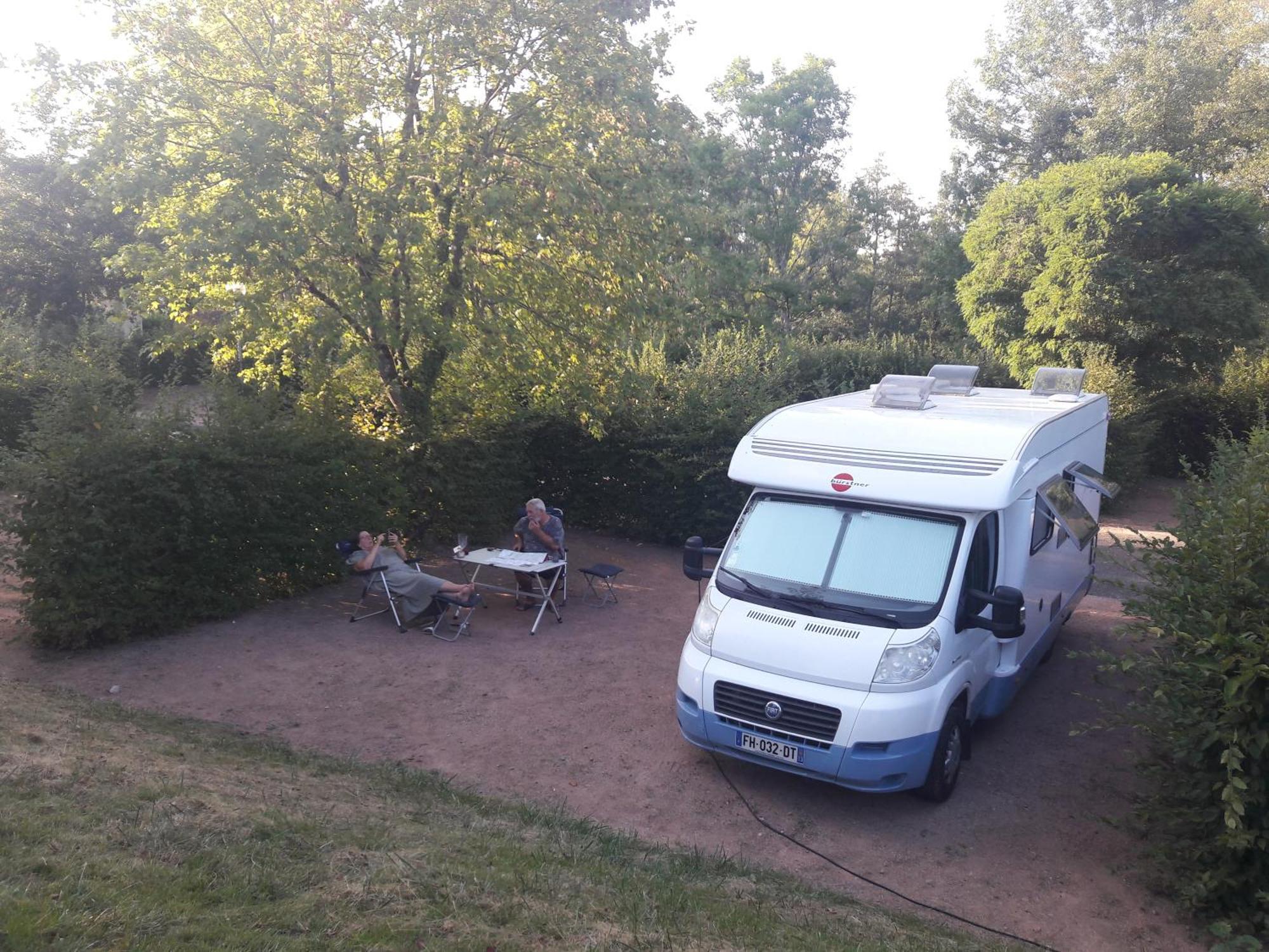 Camping Les Feuilles Chauffailles Exterior photo