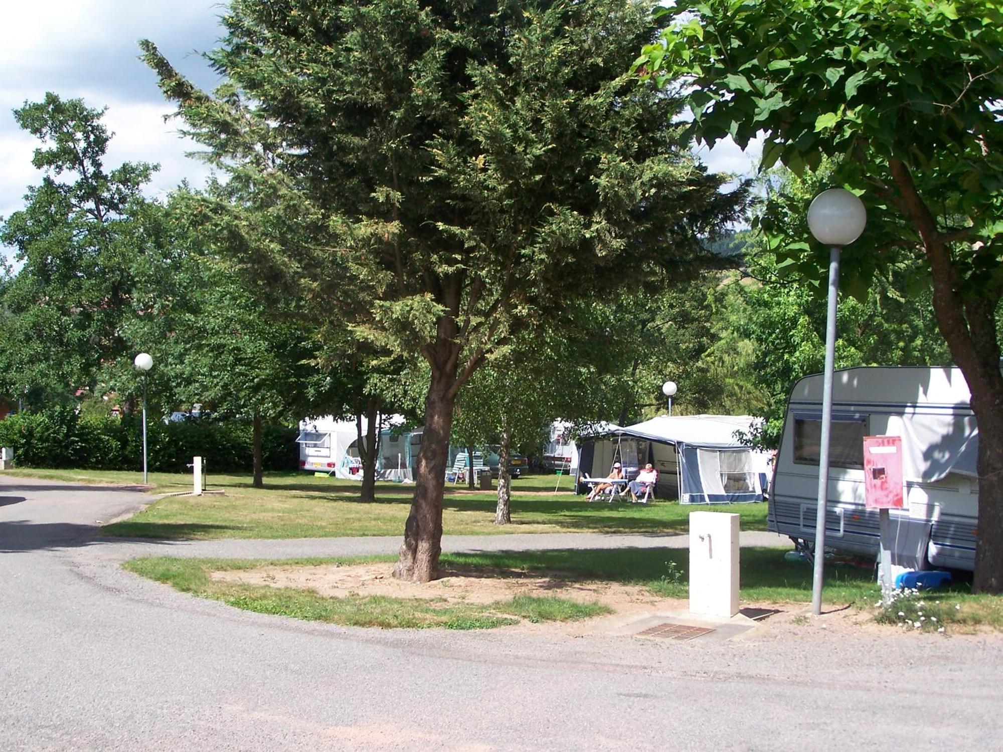Camping Les Feuilles Chauffailles Exterior photo