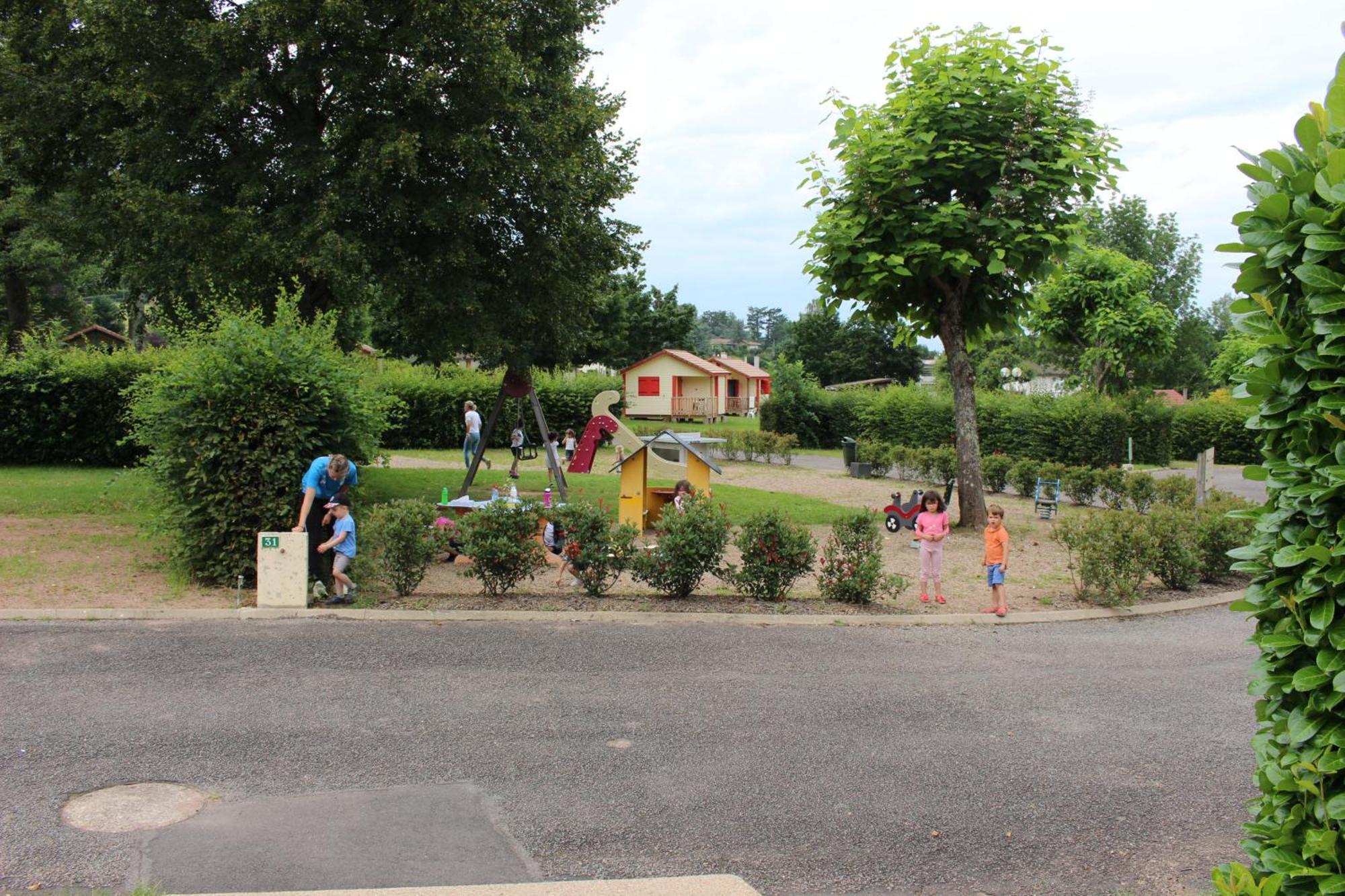 Camping Les Feuilles Chauffailles Exterior photo